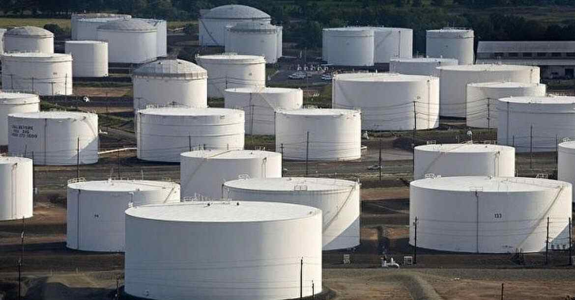 США вивільняють 40 млн барелів нафти для стримування цін