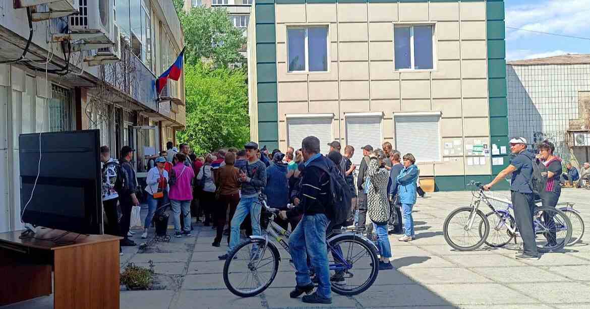 Радник мера: окупанти встановили в Маріуполі екрани, на яких показують пропаганду РФ