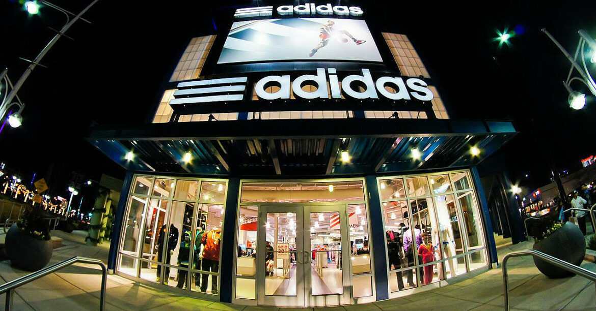 Adidas не планує відновлювати діяльність у РФ