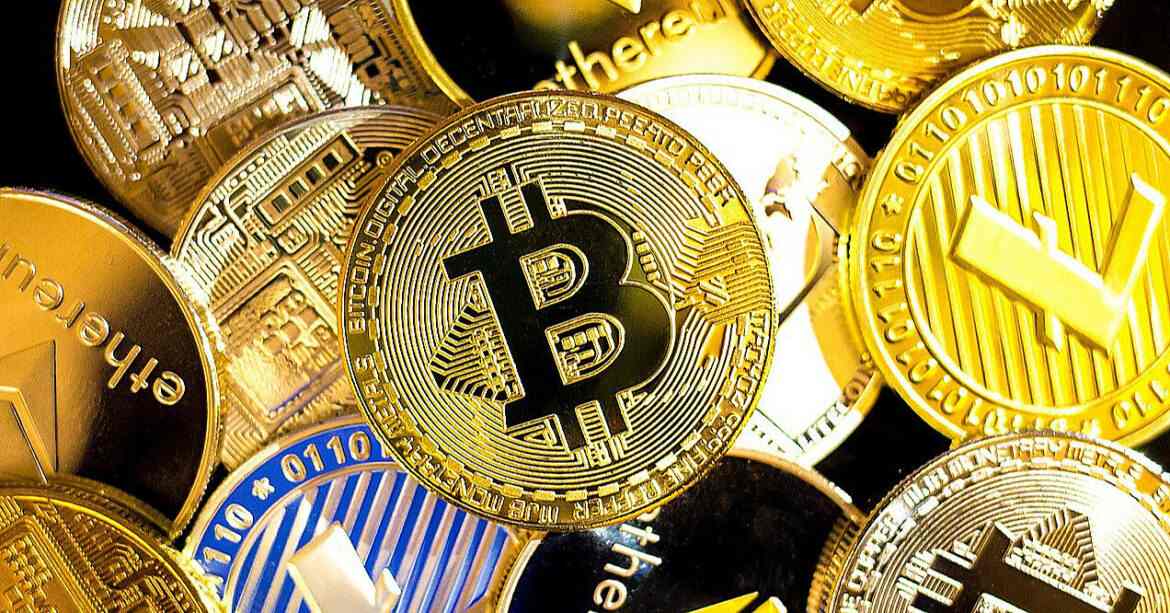 Вартість Bitcoin впала нижче 25 тисяч доларів