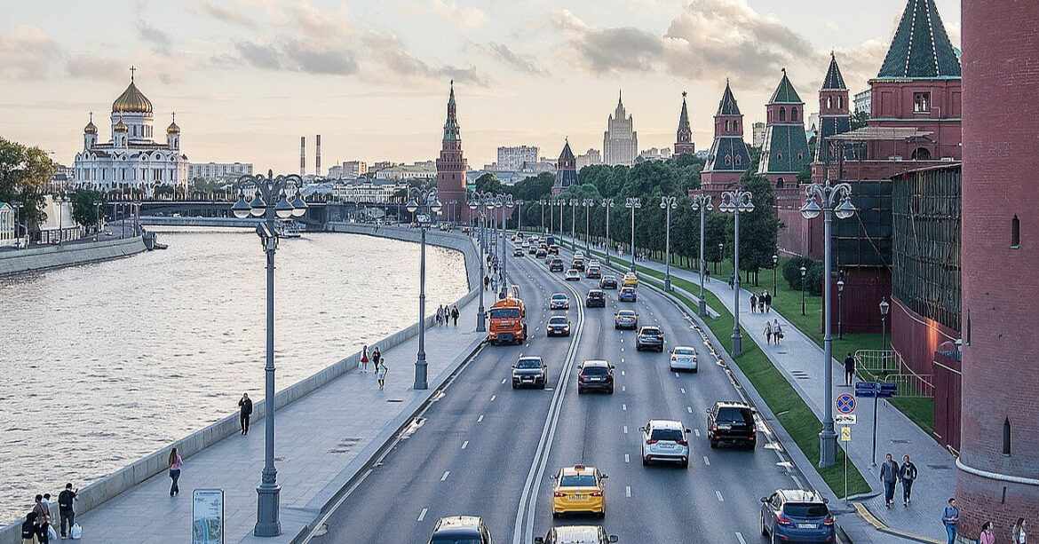 У Москві перед будівлею Міноборони вивісили антивоєнний банер