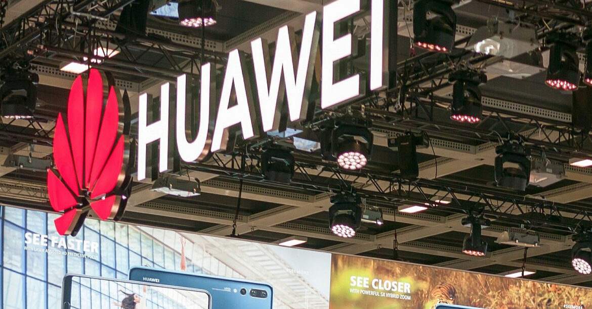 Обладнання Huawei могло красти дані про ядерний арсенал США, у ФБР завели справу, – CNN