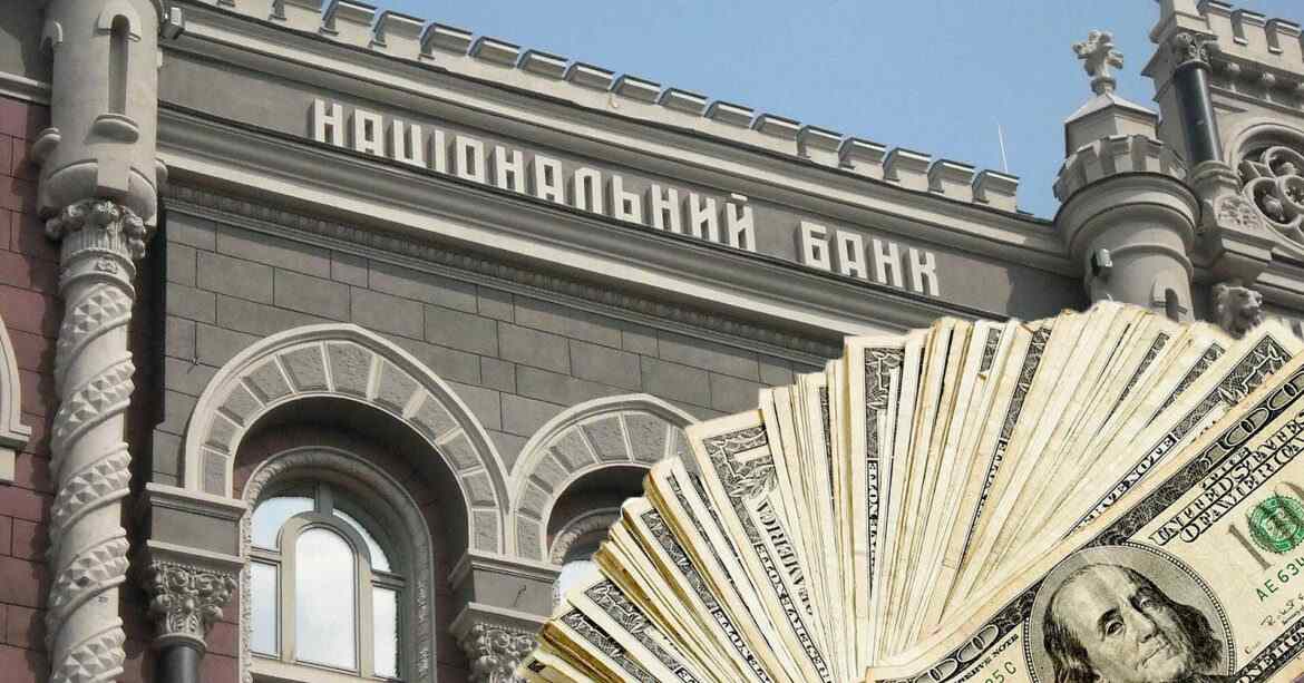 Ситуація на валютному ринку: НБУ збільшив продаж доларів удвічі