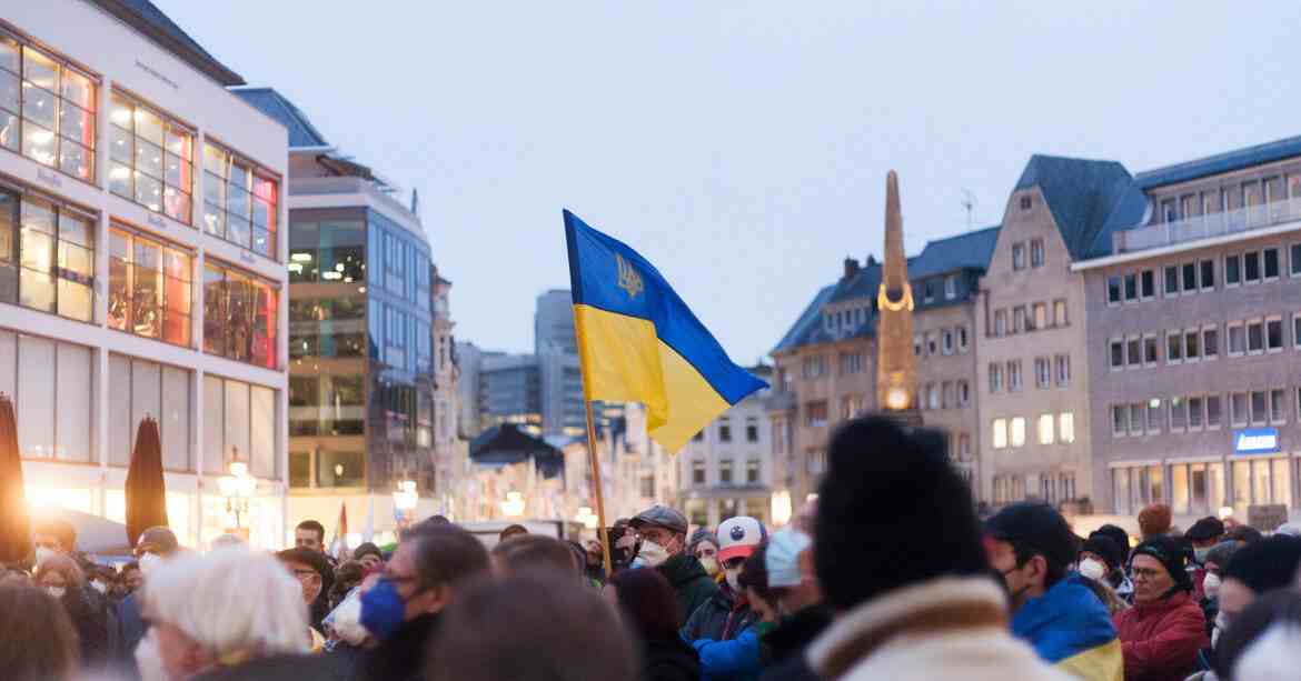 Безкоштовні дзвінки та інтернет. Що зміниться для українців у роумінгу ЄС