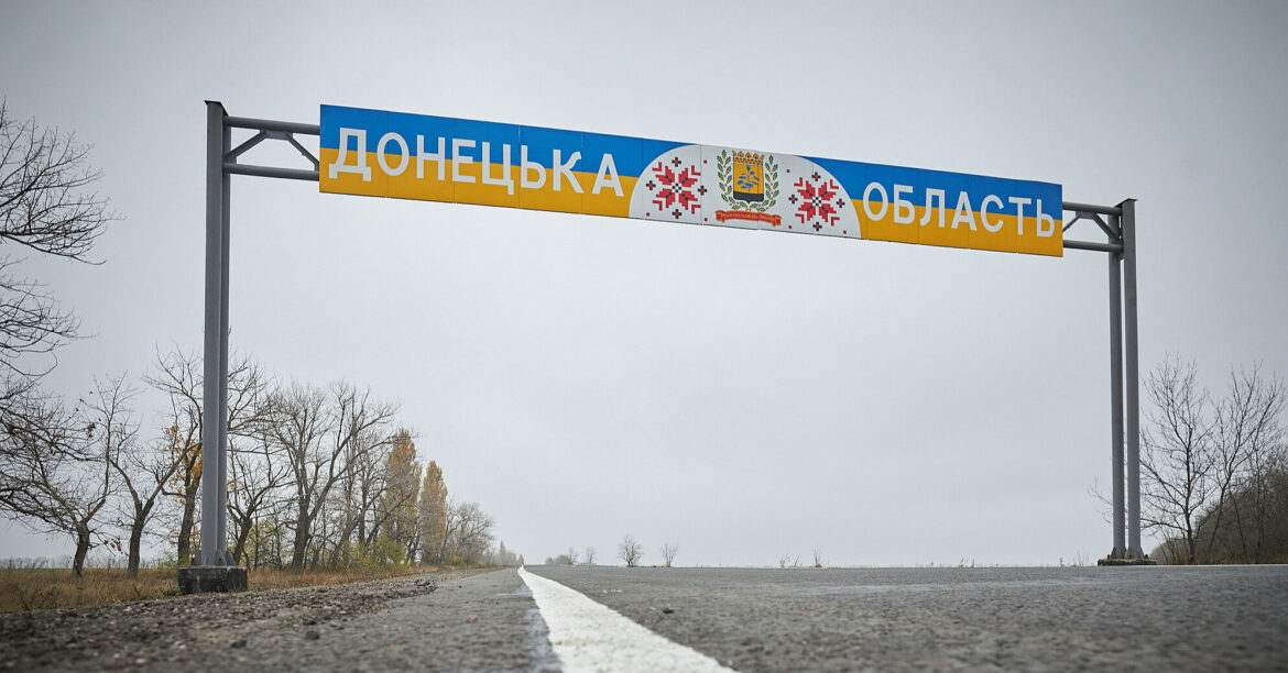 Соцмережі: у Донецьку пролунав вибух, в одному з районів помітили дим