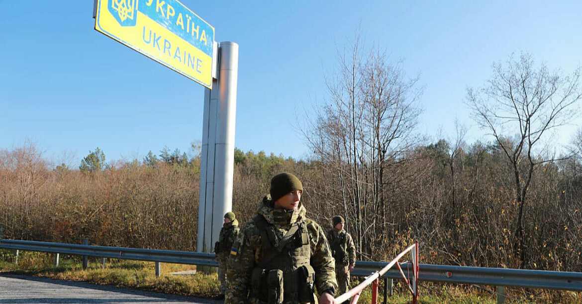 Держприкордонслужба: сили оборони зміцнюють усі ділянки кордону з Білоруссю