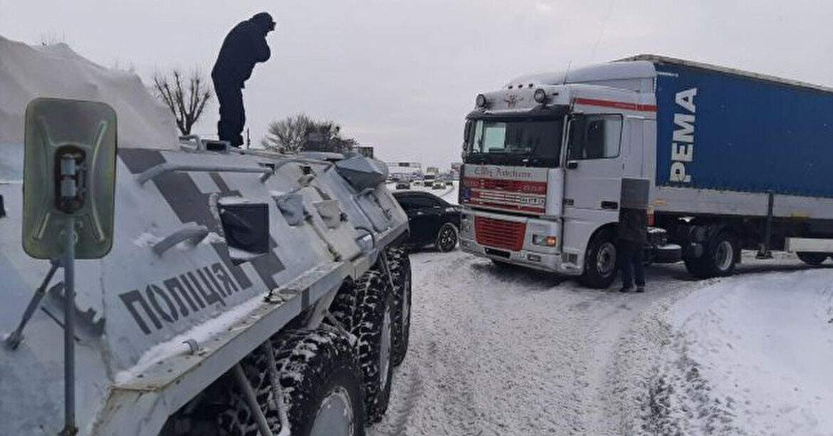 ДПСУ: На українсько-польському кордоні перестали пропускати вантажівки та автобуси