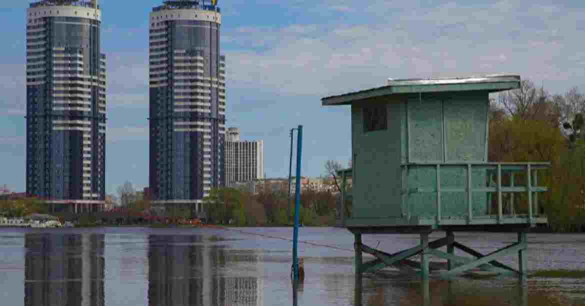 Ситуація з паводком у Києві: рівень води майже не змінився, але є підтоплення