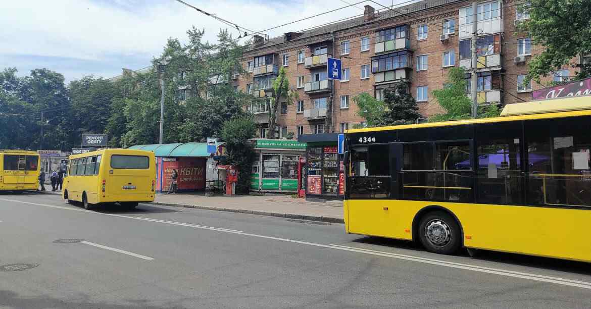 Водіям та пасажирам маршруток заборонили гучно слухати музику