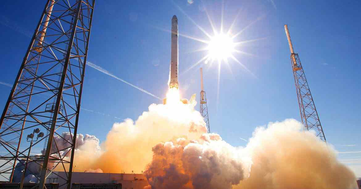 SpaceX вивела на орбіту 22 одиниці новітніх супутників V2 mini