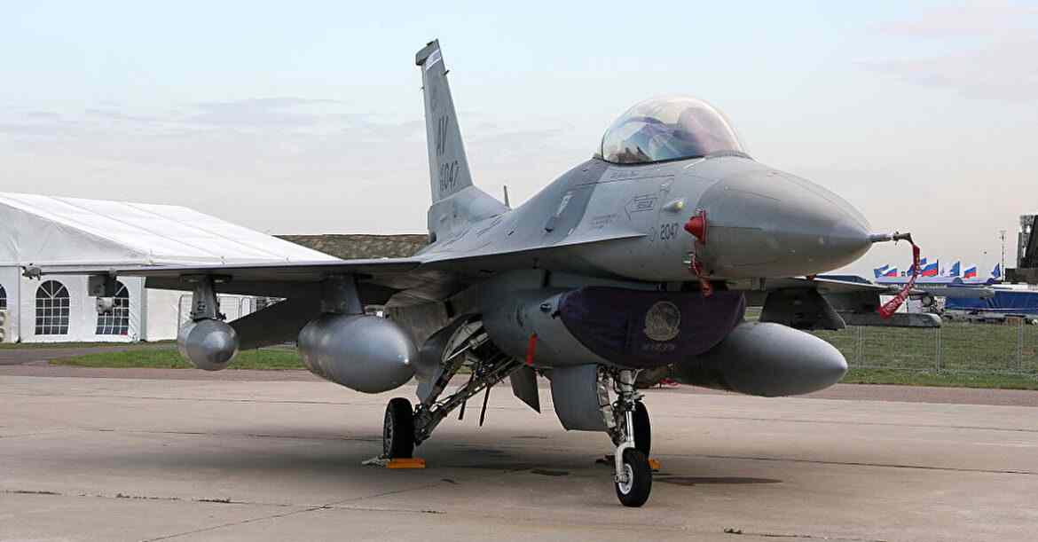 Bloomberg: Поставка данських F-16 в Україну відкладається на півроку