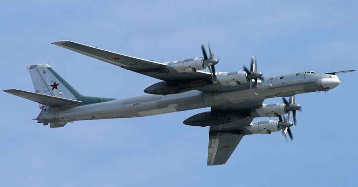 В Україні повітряна тривога: 16 бомбардувальників запустили ракети