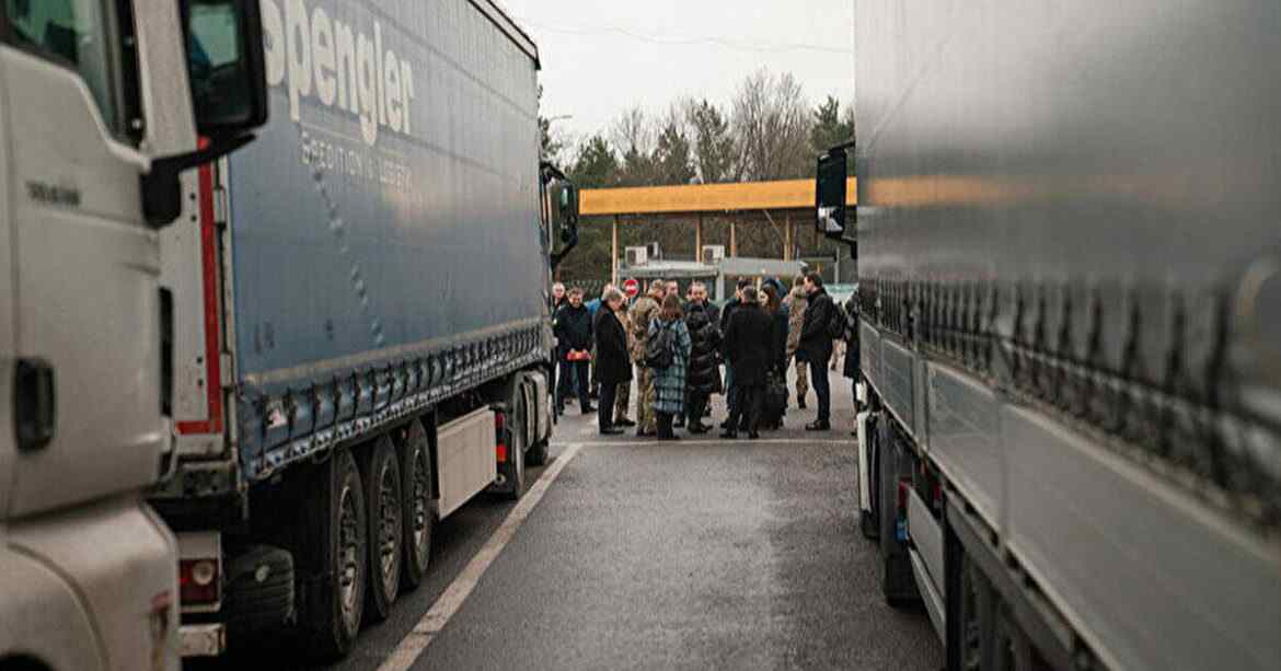 Польські фермери погодилися пропустити вантажівки на одному з пунктів пропуску