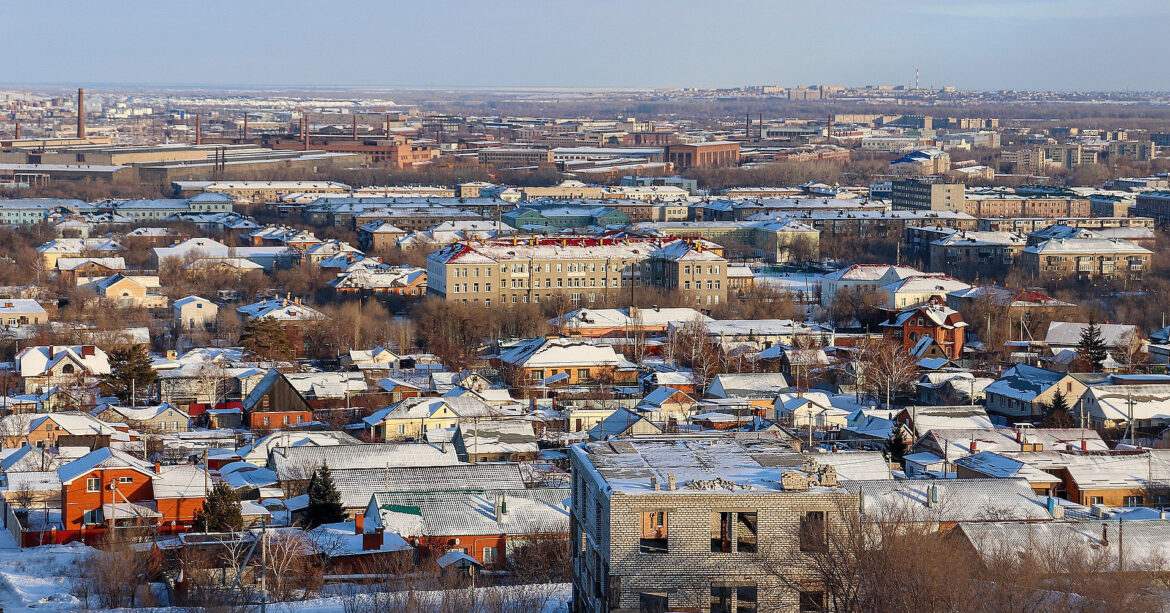 У російському Орську прорвало дамбу, під загрозою кілька тисяч будинків