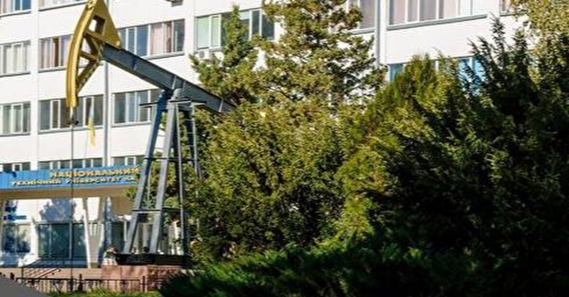 Російська атака на Прикарпаття: пошкоджено університет нафти та газу