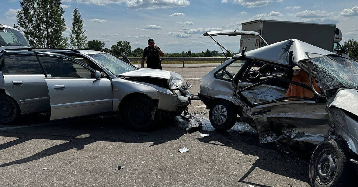 На Волині зіштовхнулись автівки: загинула жінка, п’ятеро травмованих