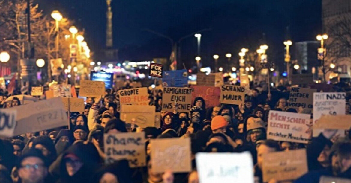 У Берліні тисячі людей протестували під штабом ХДС через співпрацю з ультраправими