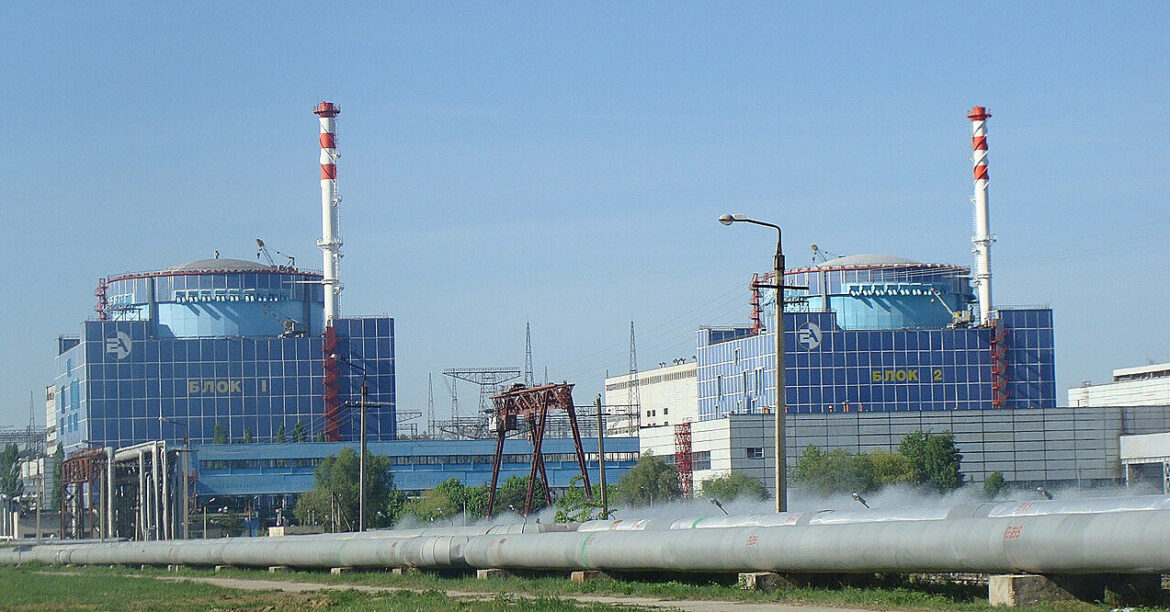 На українських АЕС зупинили три енергоблоки для перезарядки ядерного палива