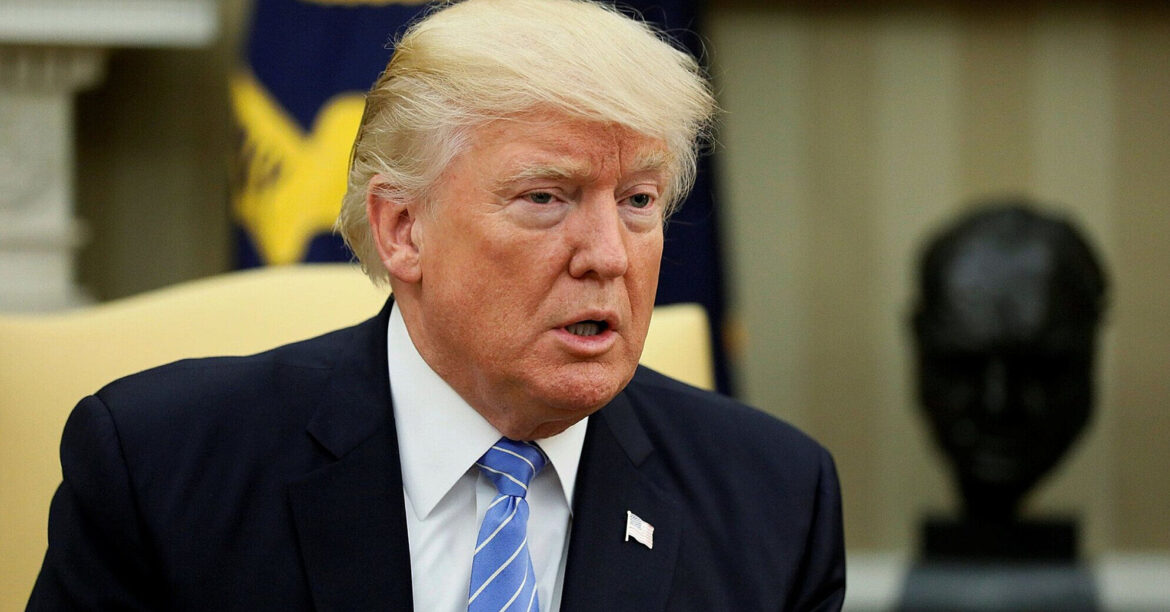 Трамп прокоментував своє фото в образі Папи Римського