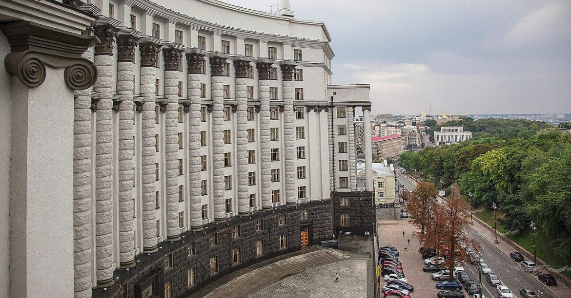 В Україні збільшать базову соцдопомогу: кому і скільки платитимуть