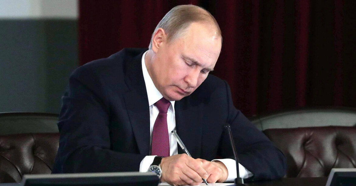 Путін збільшив видатки на фоні рекордного дефіциту бюджету РФ