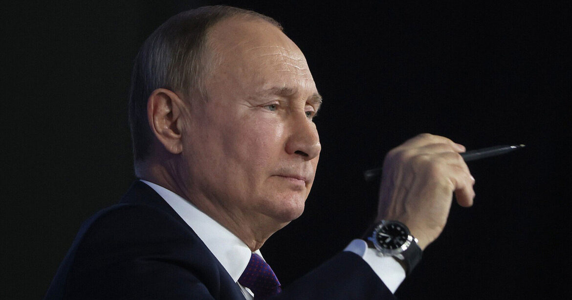 Путін відзначився новою порцією імперської маячні та “нозі солдата”