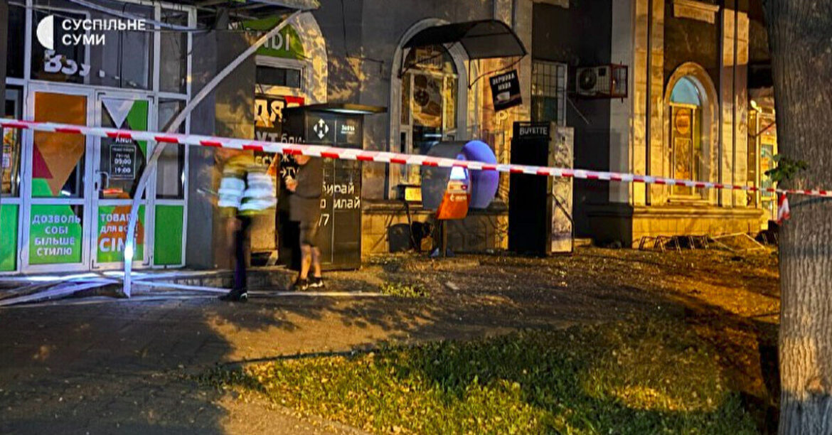 Росіяни вдарили “Ланцетом” по багатоповерхівці у Сумах: постраждала жінка