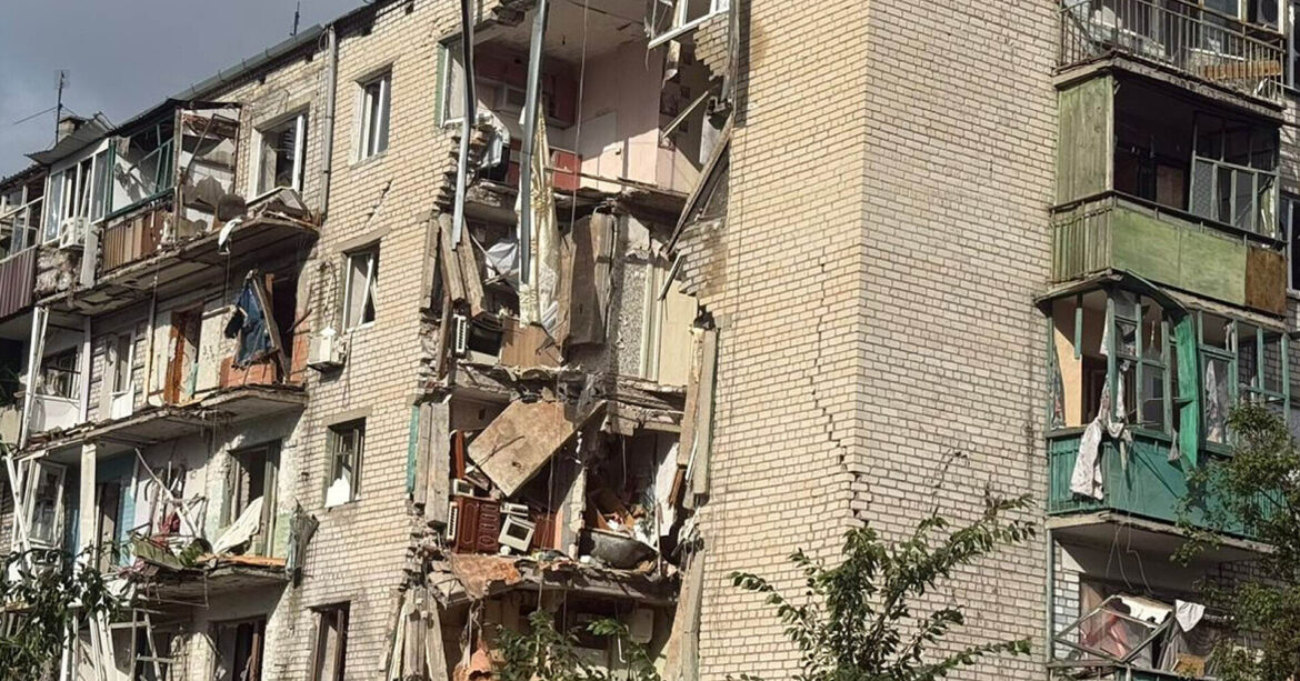 РФ обстріляла п’ятиповерхівку у Лимані, поранена сім’я з дитиною