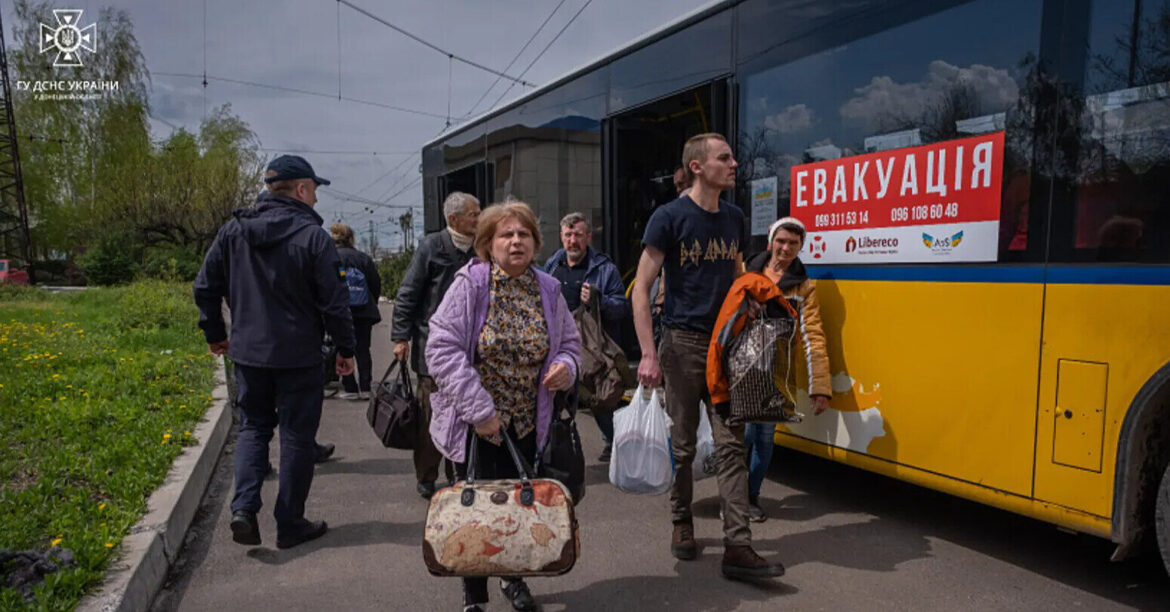 Із потенційно небезпечного району Дніпропетровщини евакуювали майже 1500 дітей