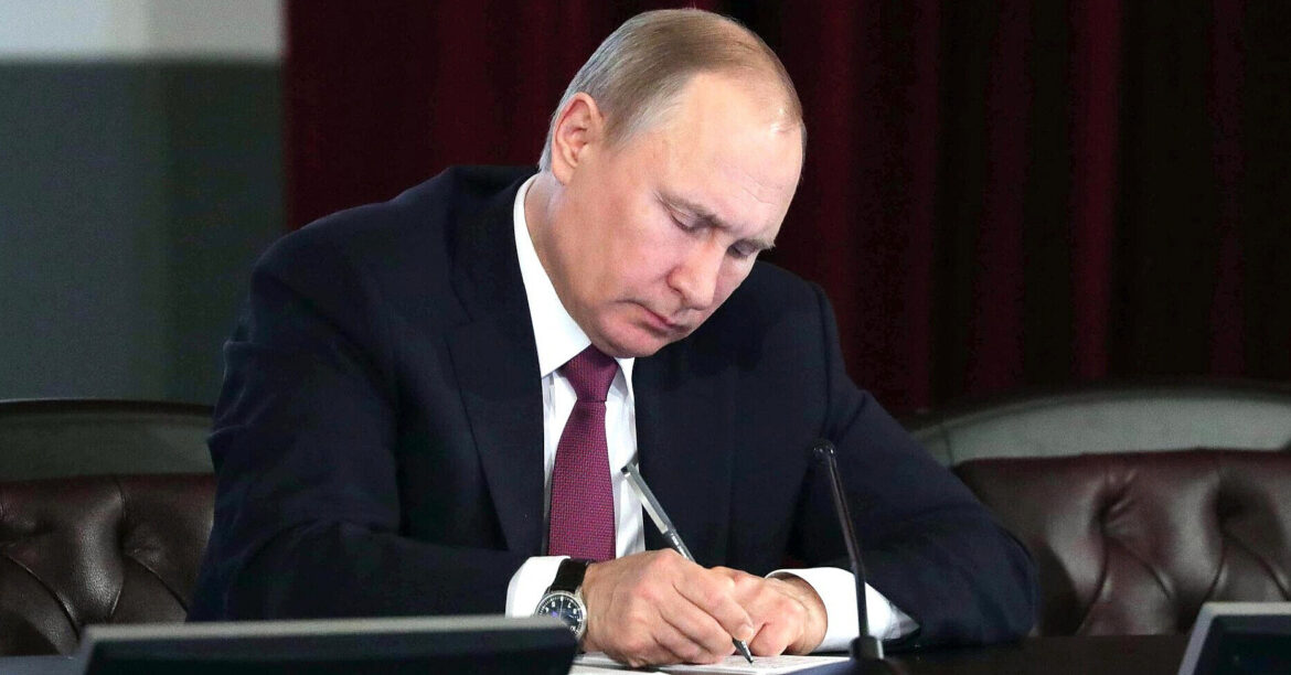 Путін узаконив комплектацію російської армії особами без громадянства