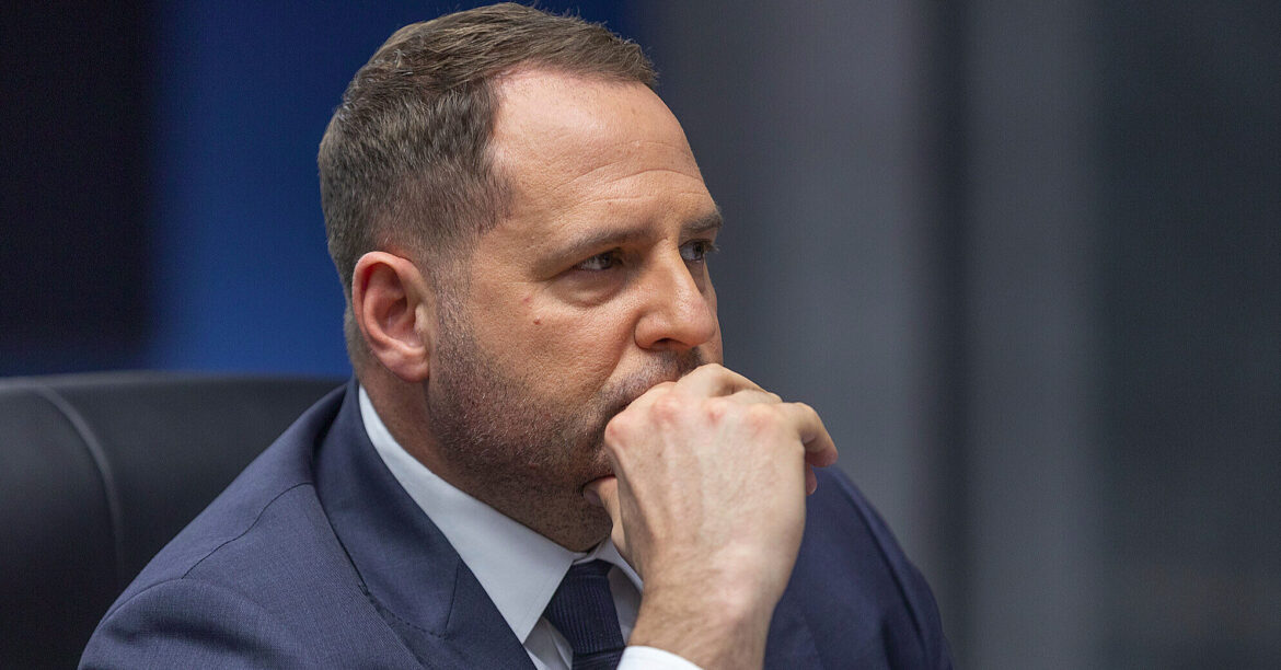 В Україну повернули трьох підлітків з окупованих територій