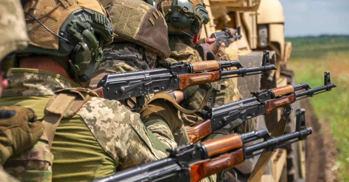 Росіяни атакували на 11 напрямках: в Генштабі підбили підсумки дня