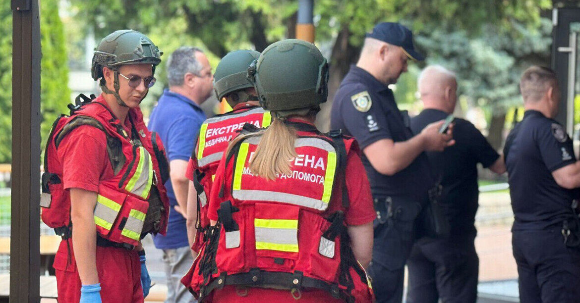 Стрілянина у “МакДональдзі” в Черкасах: поліція затримала чоловіка, він поранив себе
