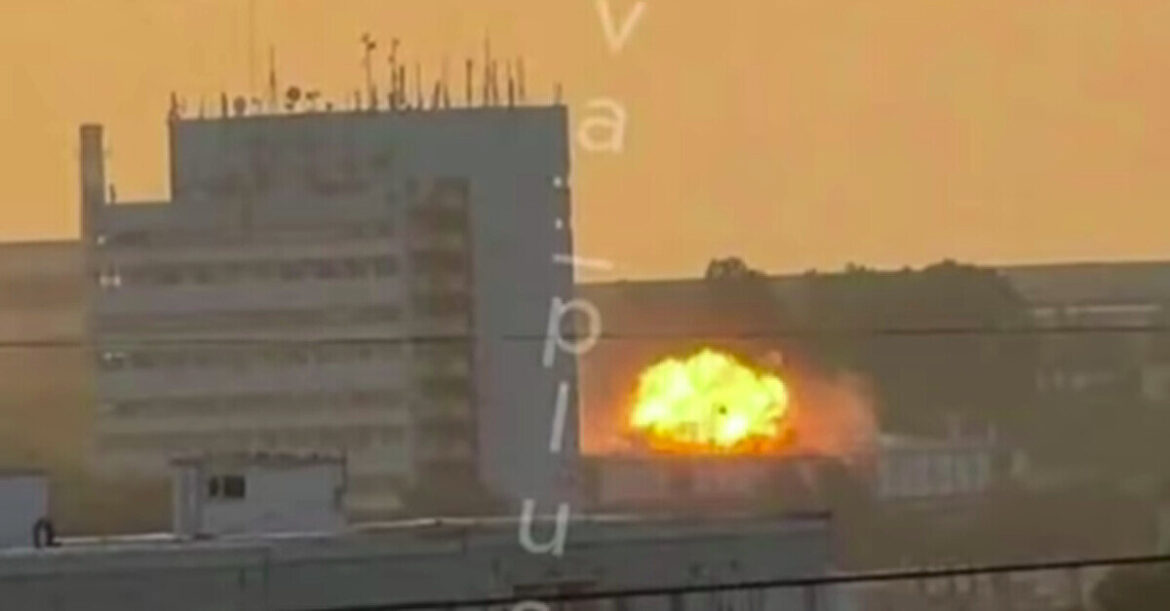 Дрони СБУ вразили аеродром зберігання “Шахедів” та військовий завод у РФ
