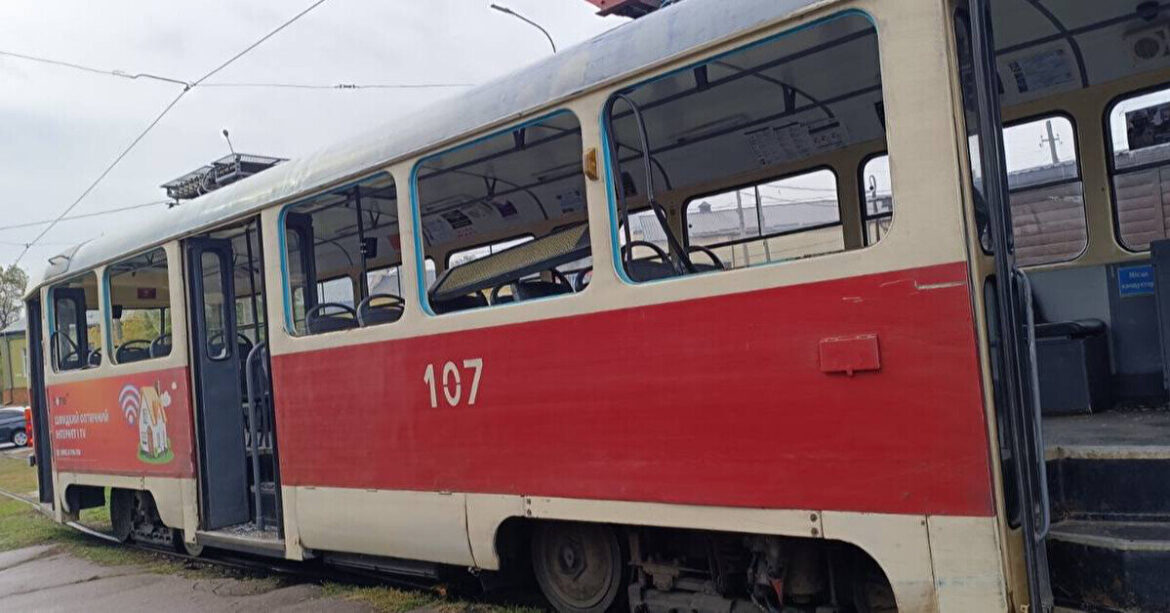 Окупанти атакували Конотоп “шахедами”: пошкоджено трамвай, двоє поранених