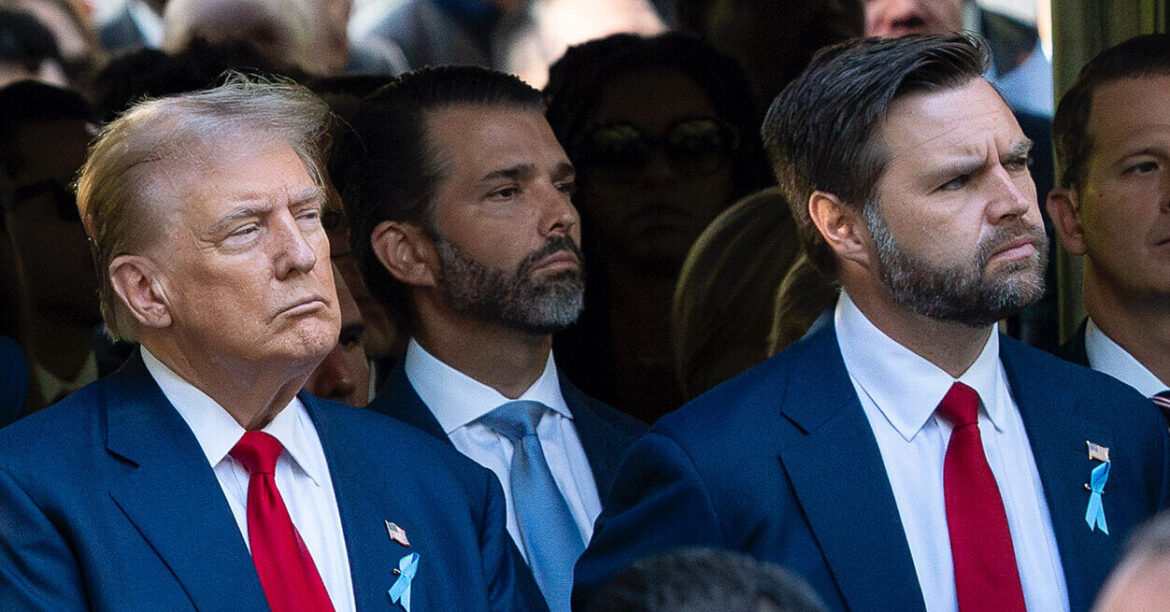 Венс і Білий дім заперечують причетність Трампа до скандальної “листівки” Епштейну