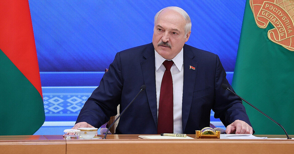 Лукашенко відреагував на слова Зеленського, який назвав його “старою людиною”