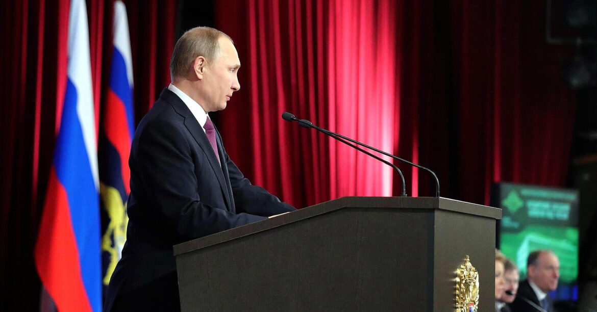 Путін, попри заяви банкірів, стверджує, що економіка РФ не стагнує