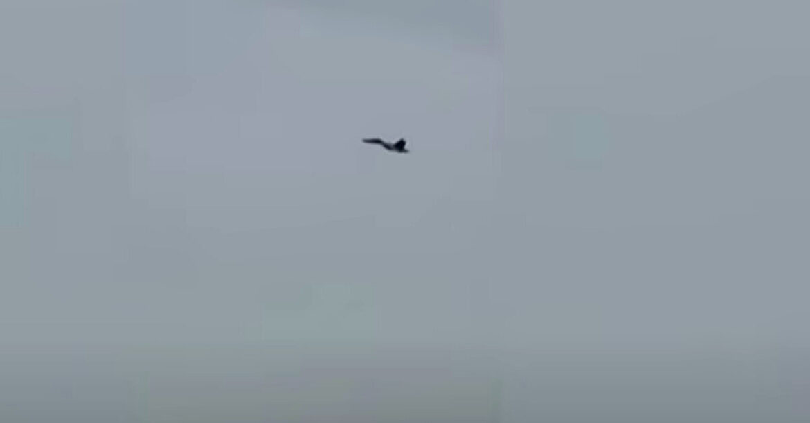 ЗМІ: на Волині винищувач скинув авіабоєприпас на житловий будинок