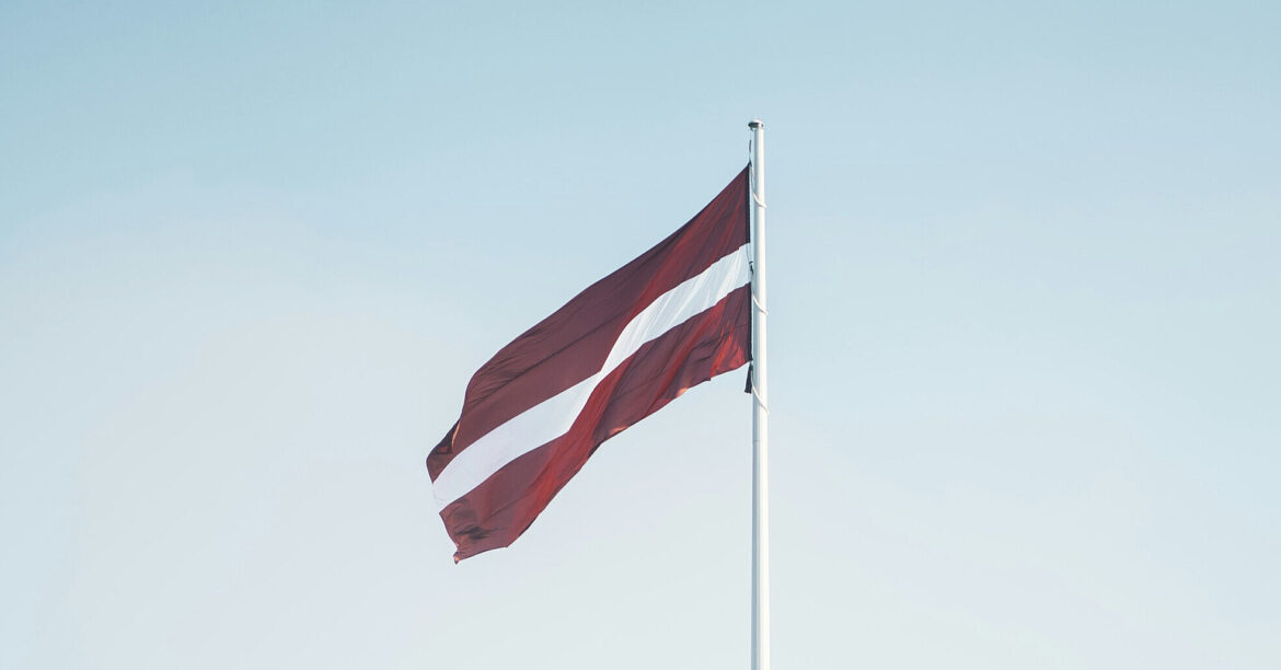 Україна отримає від Латвії партію військової допомоги і 65 авто