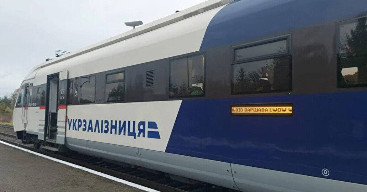 Укрзалізниця попередила про затримки потягів на Львівщині після ворожої атаки