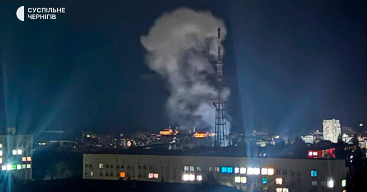 Росіяни вдарили по телевежі в Чернігові: є пошкодження