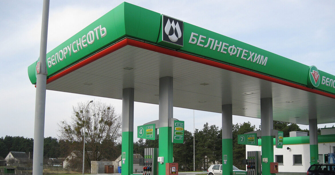 РФ майже в 50 разів збільшила закупівлі бензину у Білорусі через удари по НПЗ