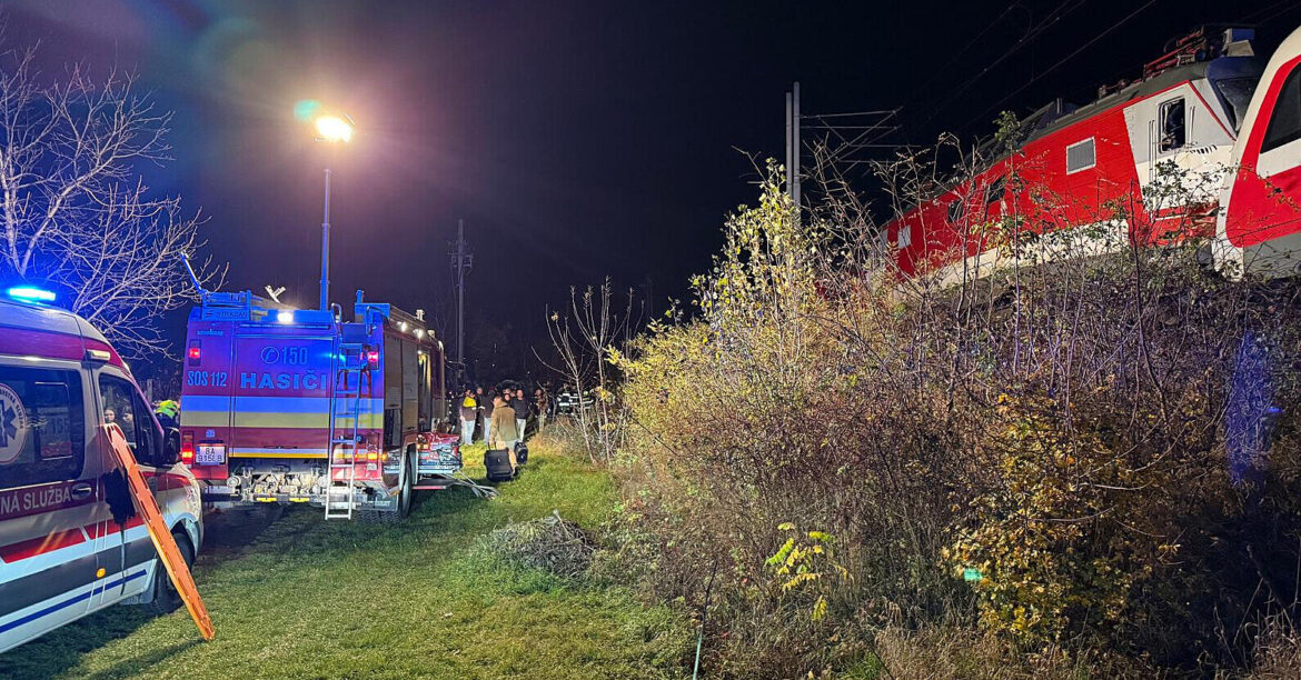 У Словаччині зіткнулися два потяги: десятки людей травмовані