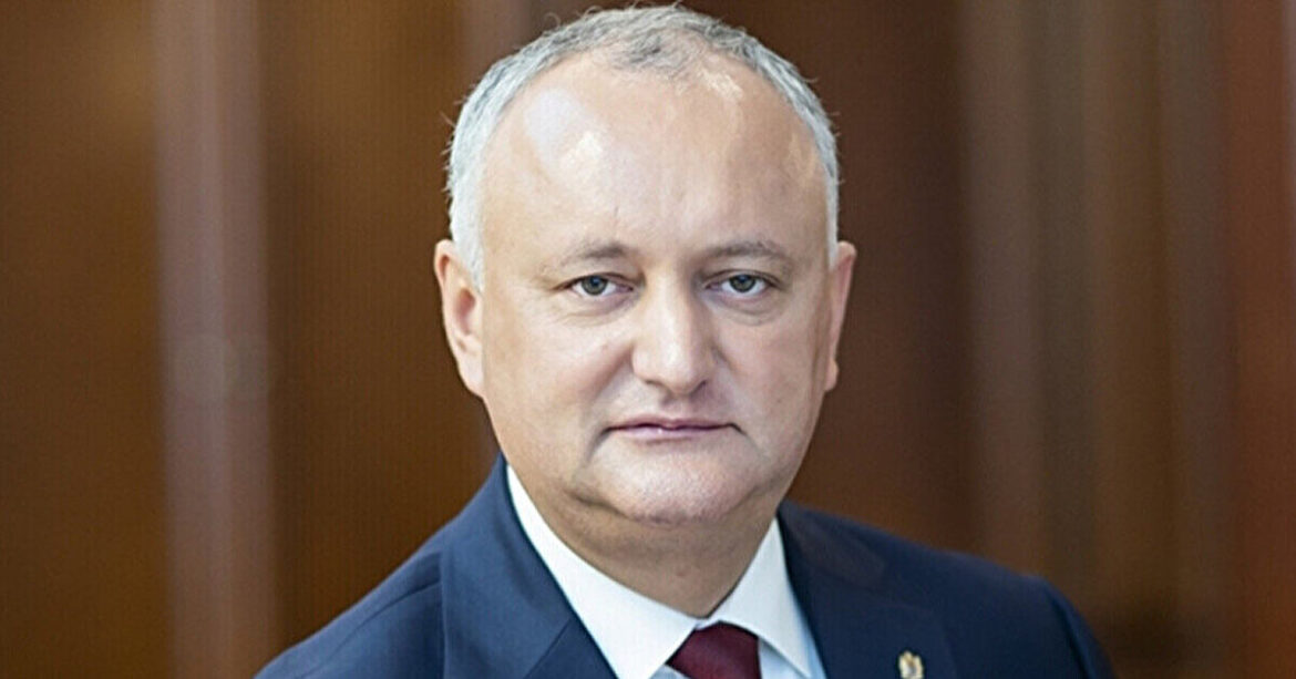 Додон хоче зупинки офіційних відносин з Україною через корупційний скандал