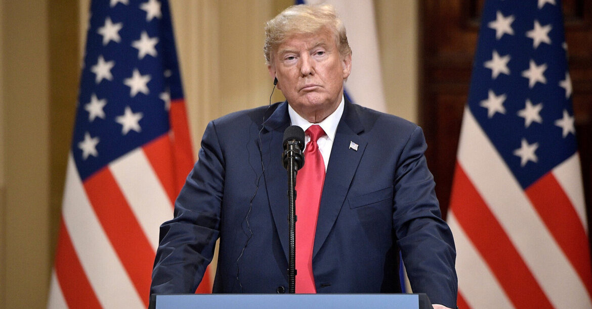 Трамп анулює більшість документів, які Байден підписав автопером