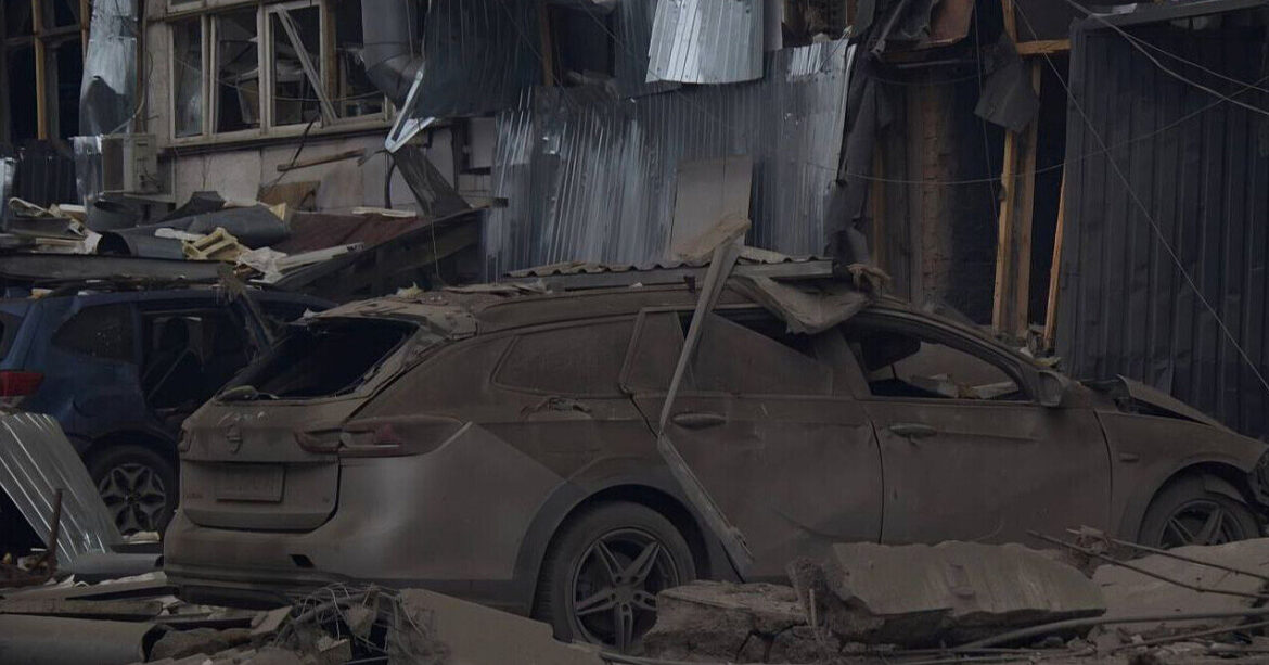 Атака балістики на Дніпро: кількість загиблих та поранених зросла