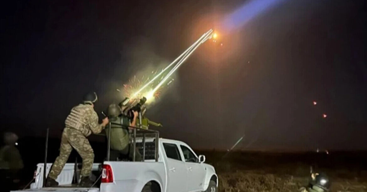 У Києві пролунали вибухи: працює ППО по російським дронам