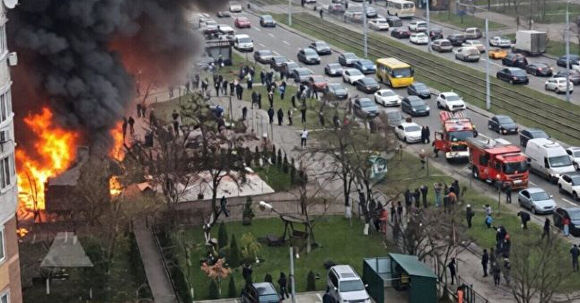 У Києві сталася масштабна пожежа в кафе на Позняках (Оновлено)