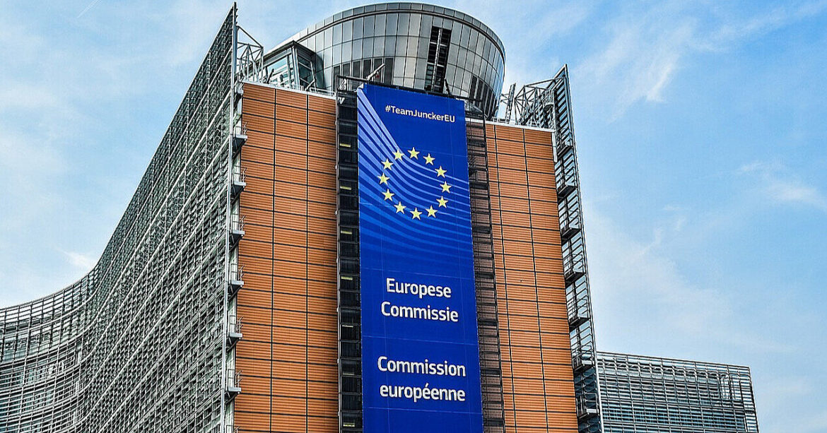 Єврокомісар вважає, що стратегія безпеки США спрямована проти єдності ЄС